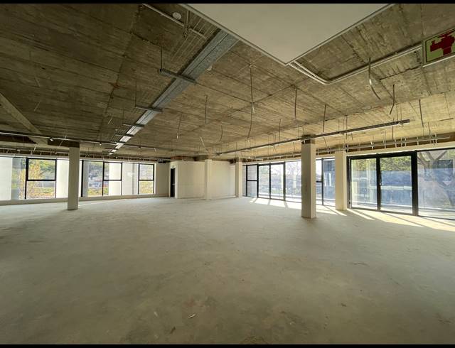 2,173M² OFFICE TO LET IN BRYANSTON